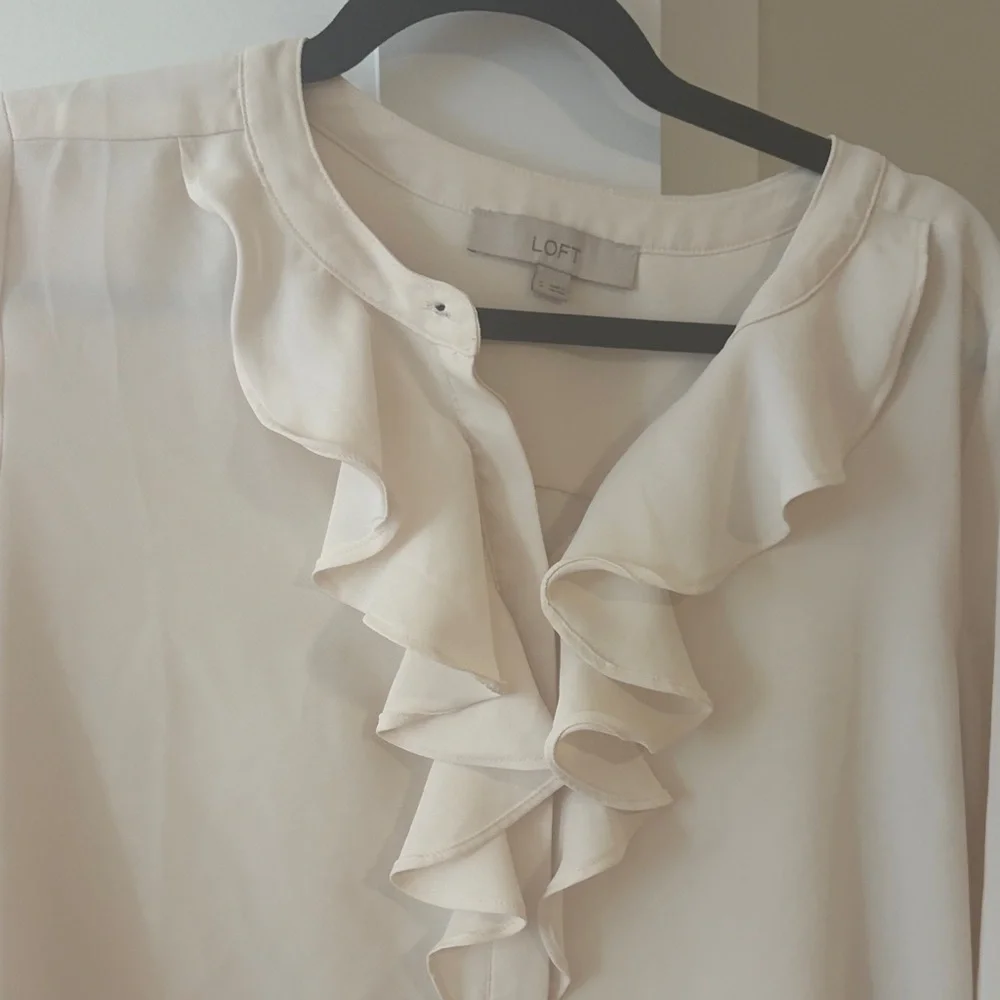 LOFT Ivory Ruffle Front Blouse size small - Picture 3 of 4